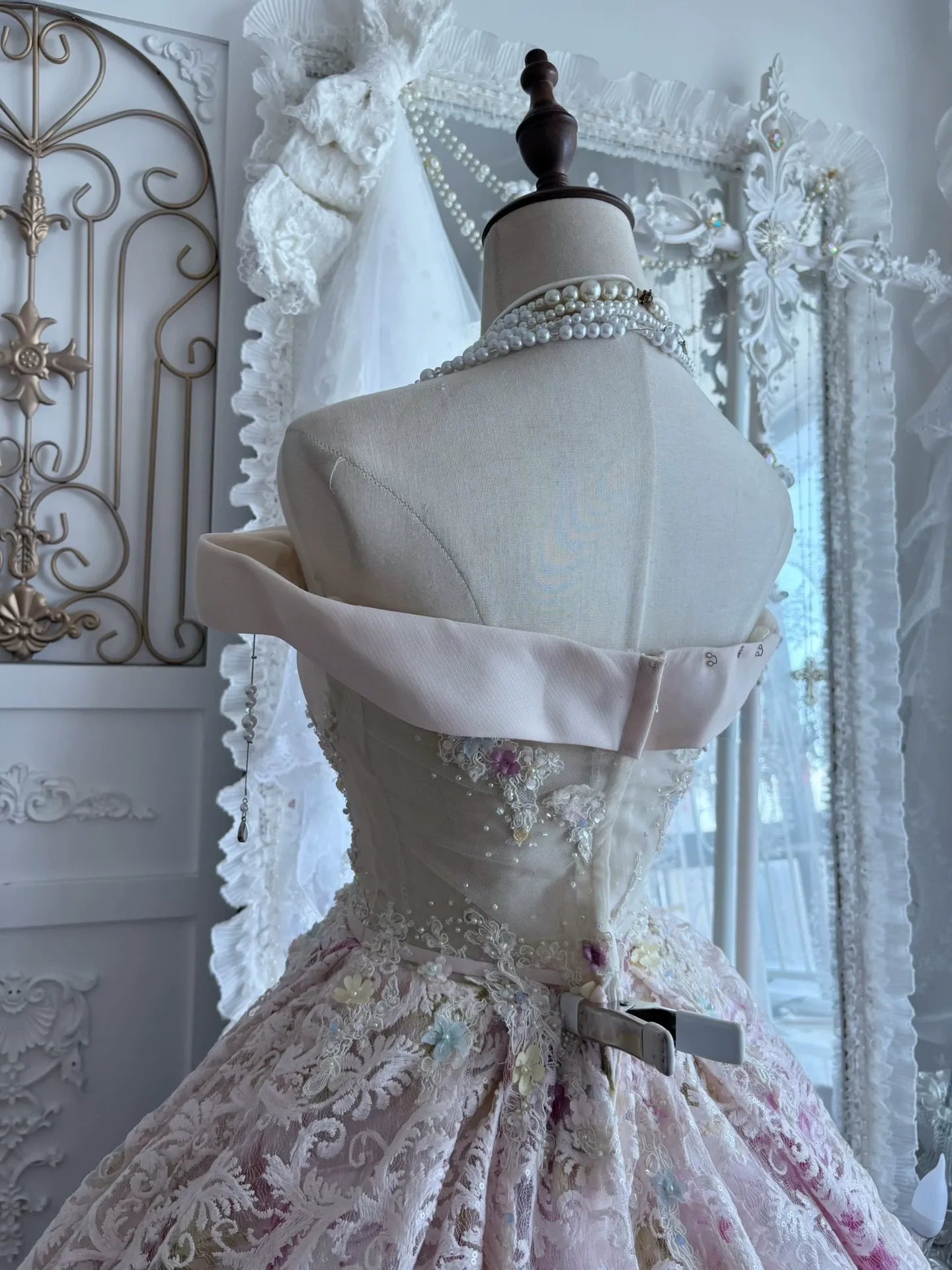 imgi_15_O1CN01XyrAYUPER0B2vHAO__4611686018427385471-0-xy_item_jpg_Q90_jpg PALE PINK FLORAL LACE BALLGOWN PROM DRESS